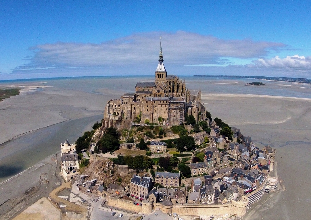 Vue aérienne de l'abbaye du Mont Saint-Michel